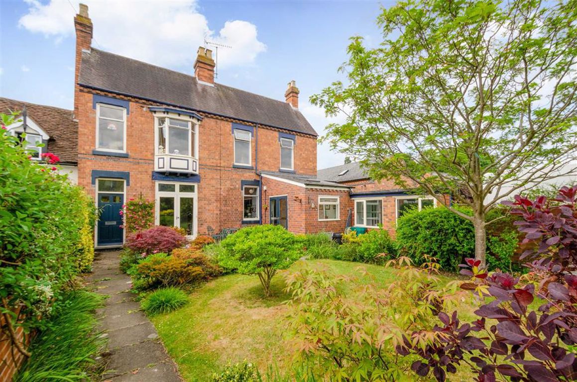 Semi Detached House for sale in Stourport Road, Bewdley, DY12 Halls